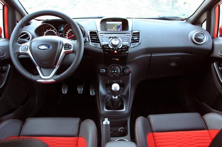  Ford Fiesta ST 2014 года  (фото 37 из 66)